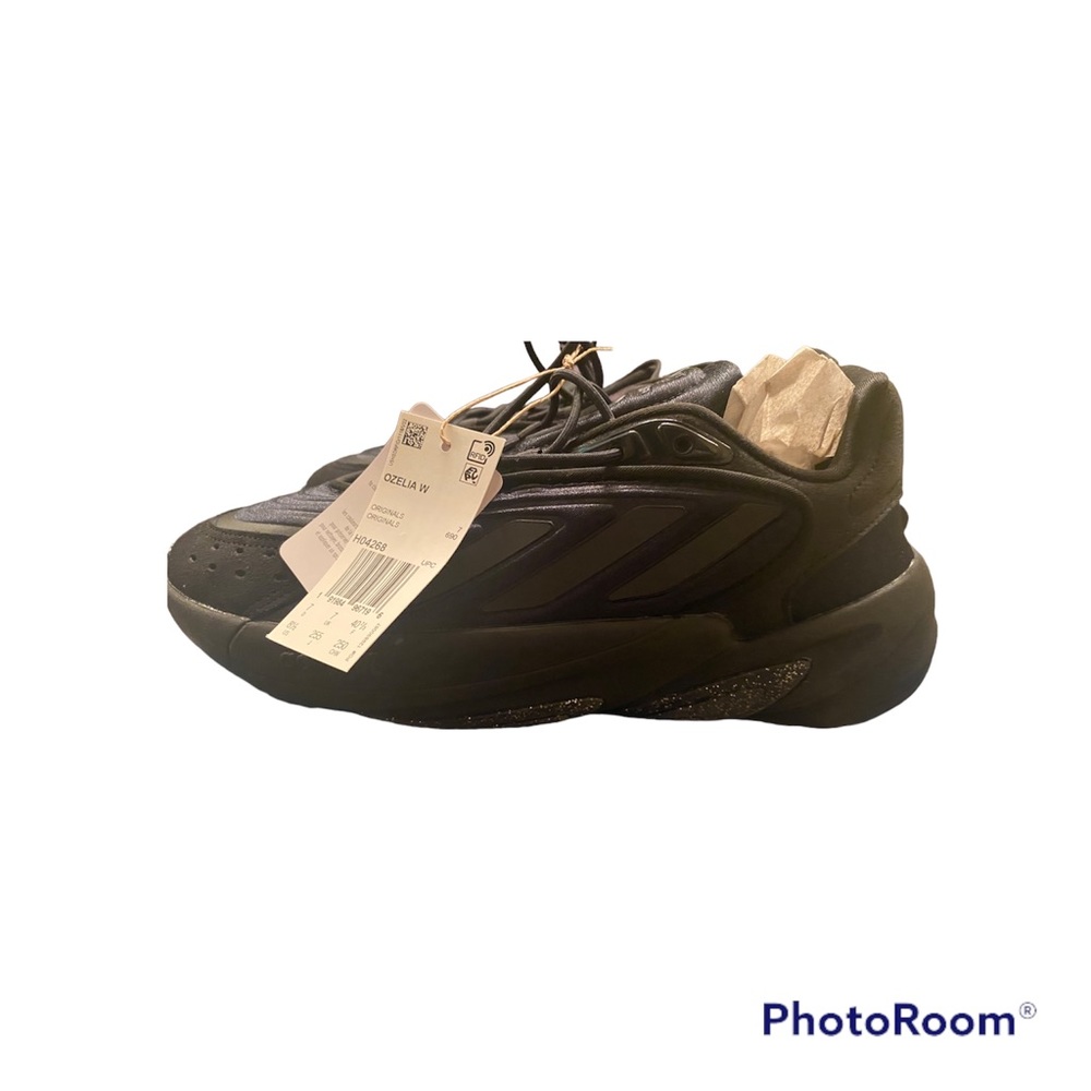 NWT Adidas Ozelia 8.5 Sneakers shoes